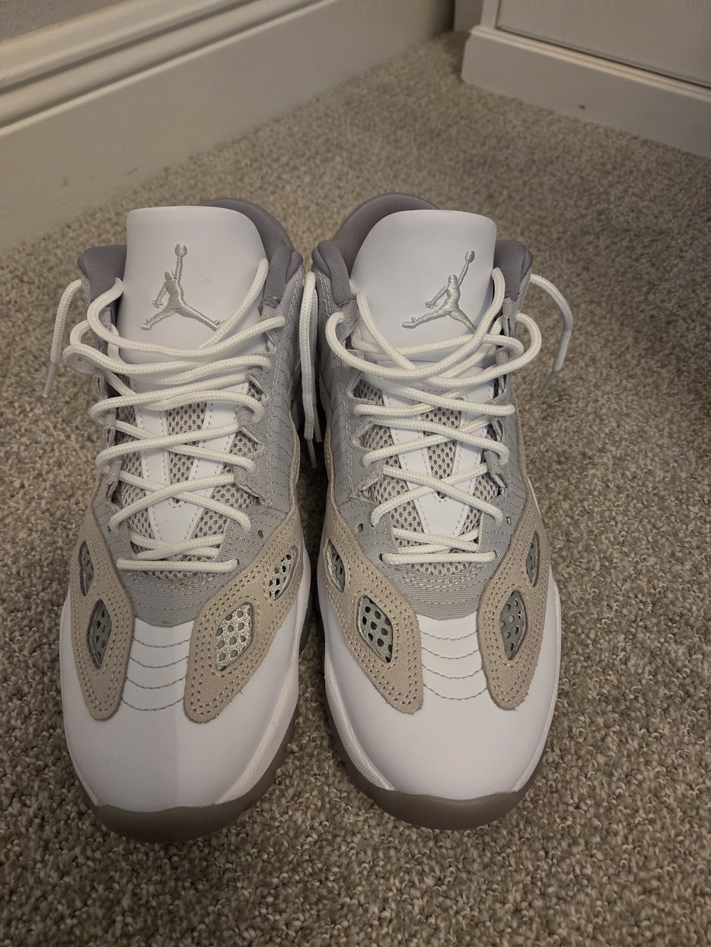 Nike Air Jordan Mens White and Beige Basketball Sneakers